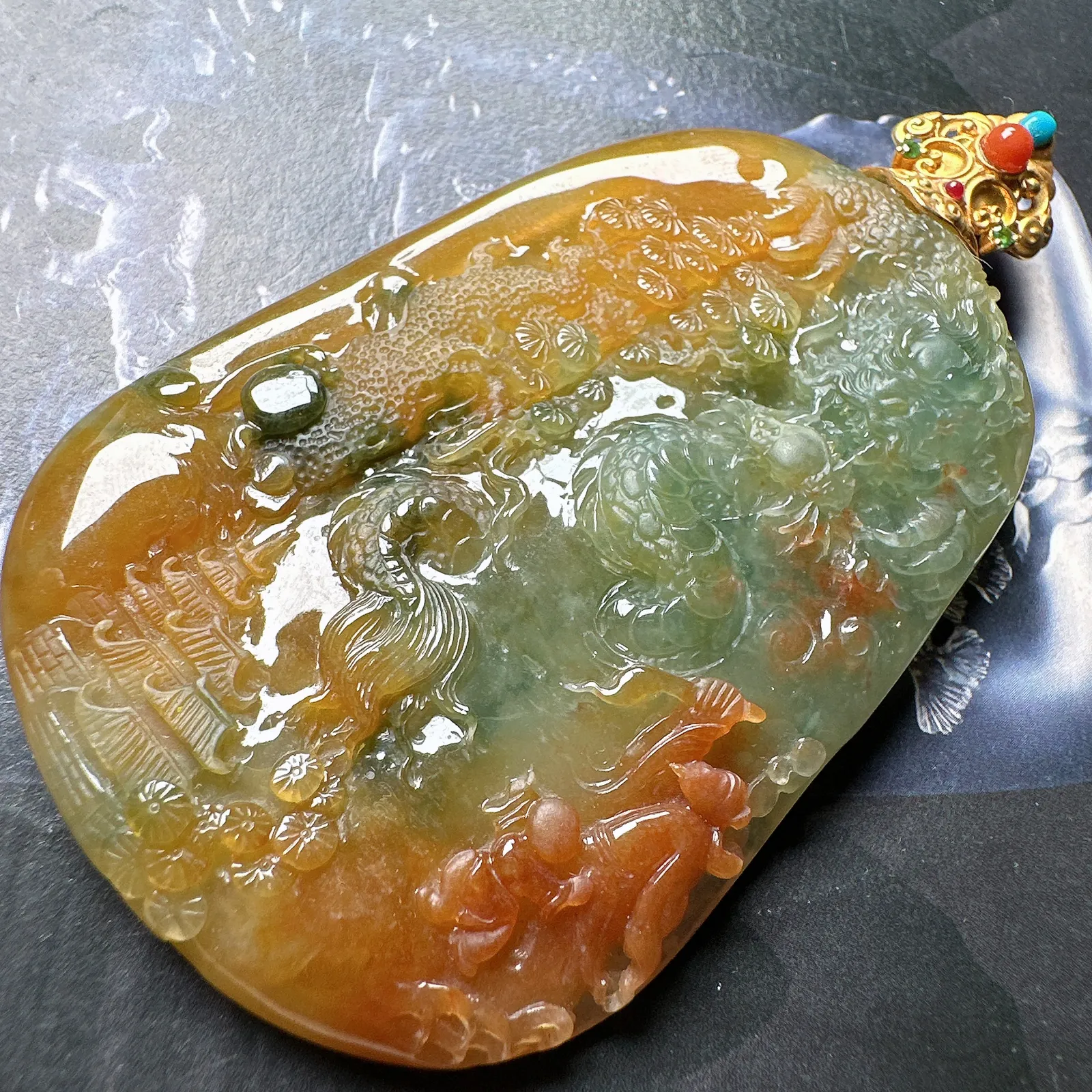 【龙牌】三彩大龙牌，冰感十足，难得的好种水山水龙牌，多彩料，稀缺度很足，雕刻精美，可以收藏。