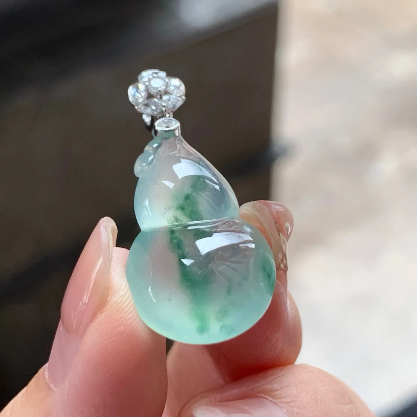 冰种飘花葫芦
清爽 金扣