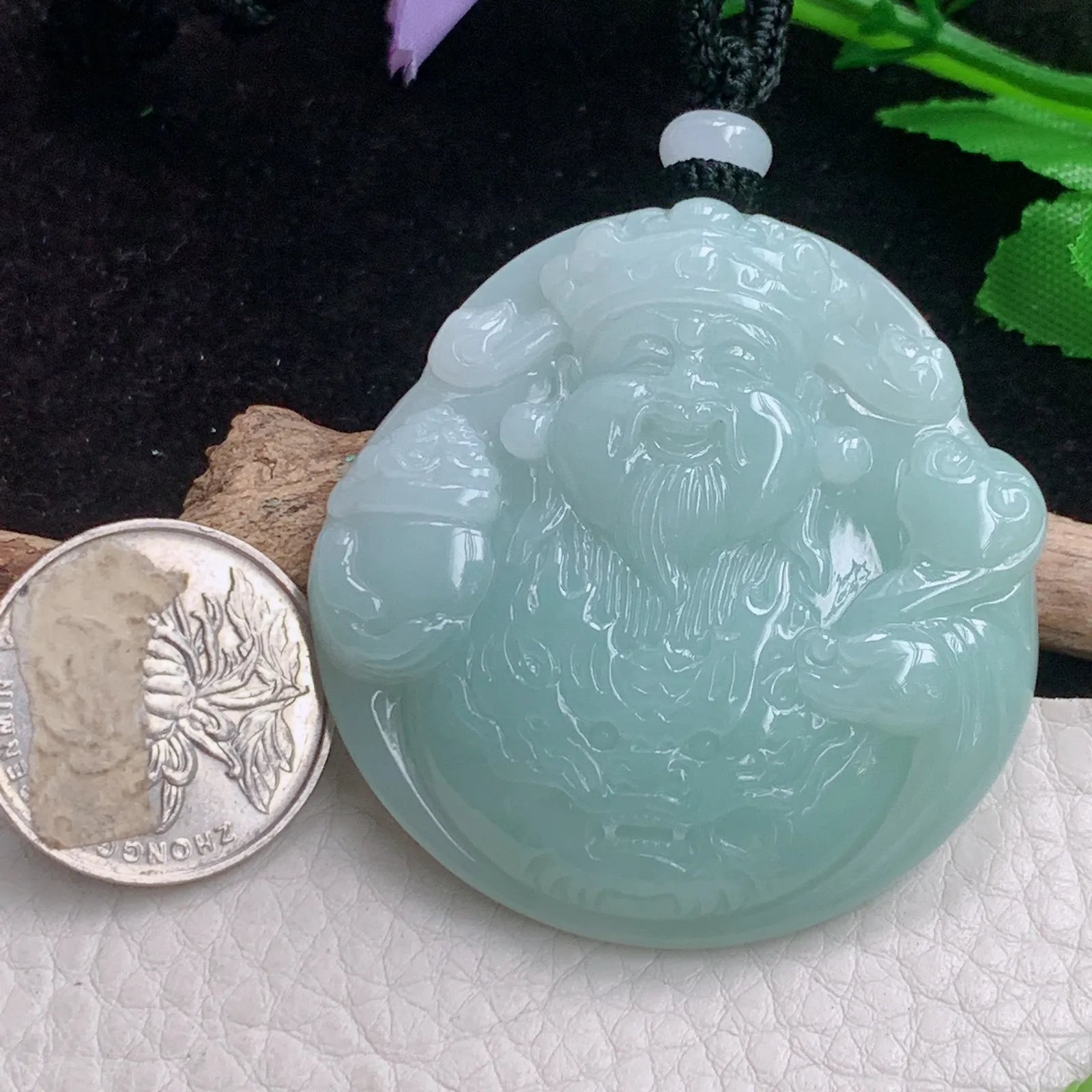 mut实拍50.6*49.2*9老坑精雕胶感清新财神爷玉吊坠 翡翠财爷玉挂件