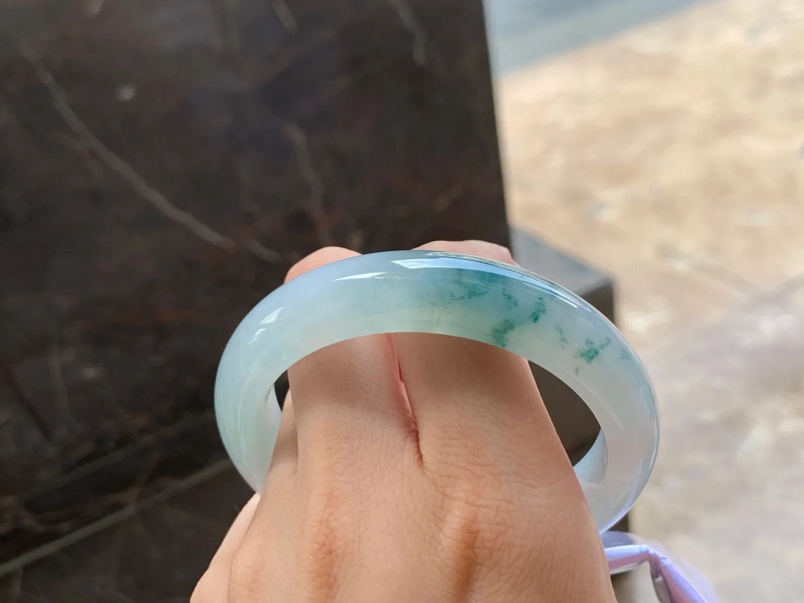 飘花手镯
清爽57.2/12.6/8.6mm