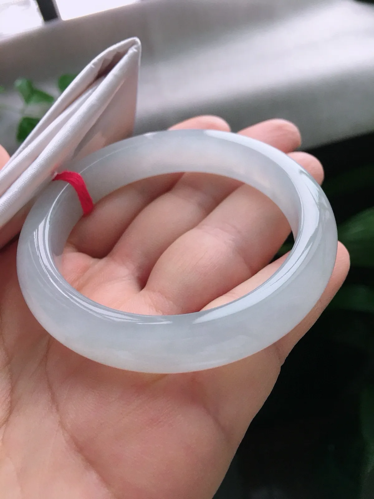 圈口56，正圈手镯，白冰，玉质水润细腻，尺寸56-12.1-8.4mm