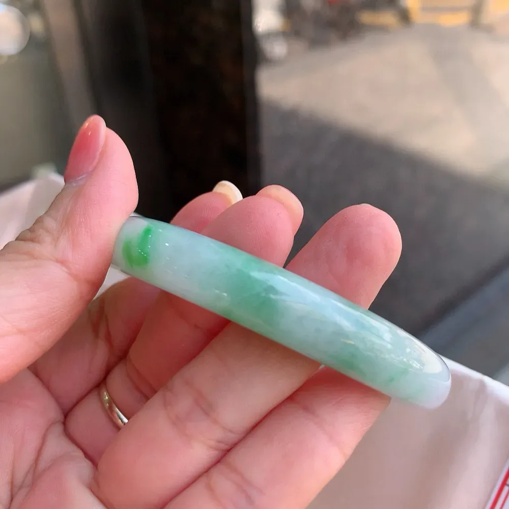 圆条冰糯阳绿 微纹  尺寸:55.1/9.9 色好