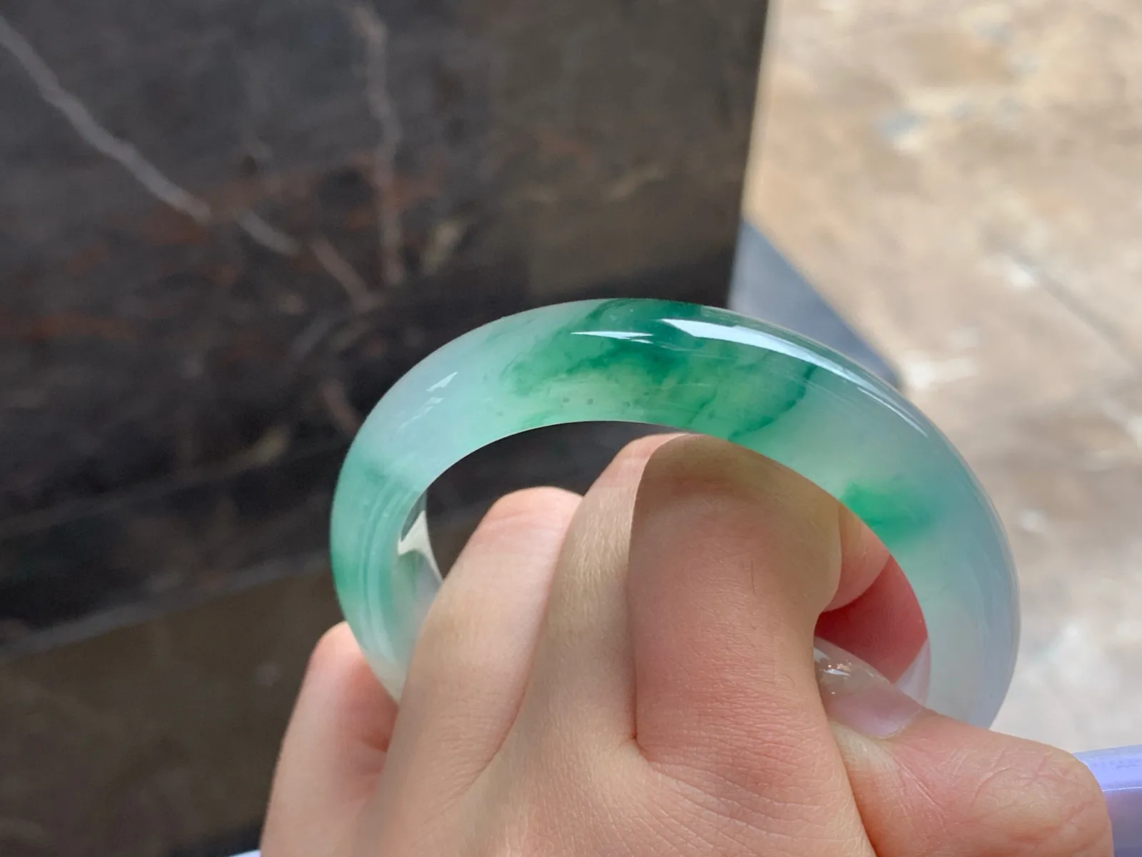 53-13.5-8.5

冰绿花手镯^_^种水足 飘花浓郁