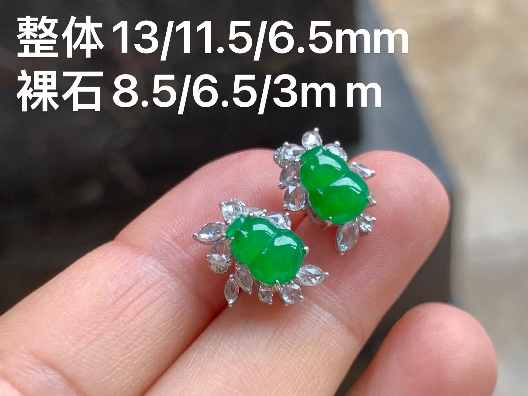 满色葫芦耳钉  色正水润 18K金镶嵌