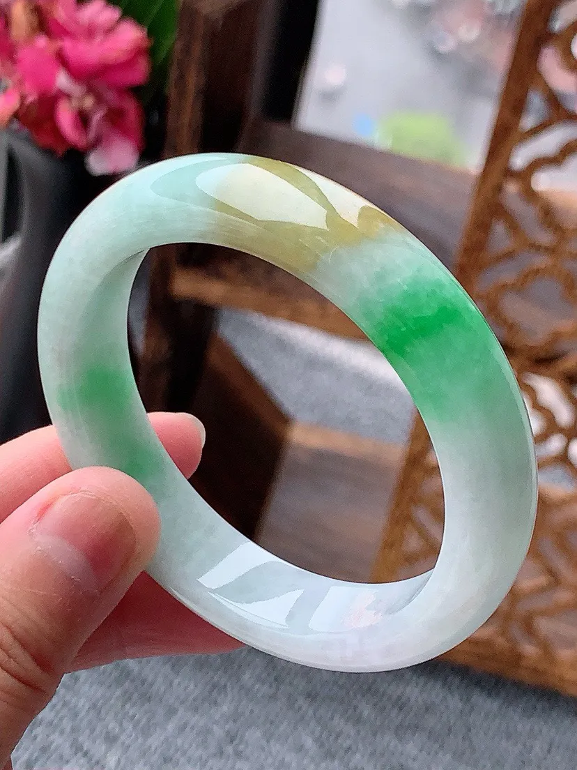 a货翡翠老坑黄加绿双彩正装正圈手镯51-52小圈口  尺寸51.8×12.4×7.6mm 重量51.