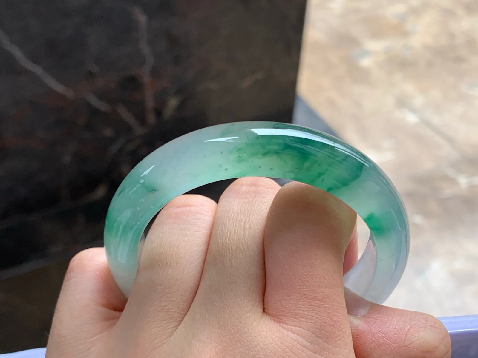 53-13.5-8.5

冰绿花手镯^_^种水足 飘花浓郁