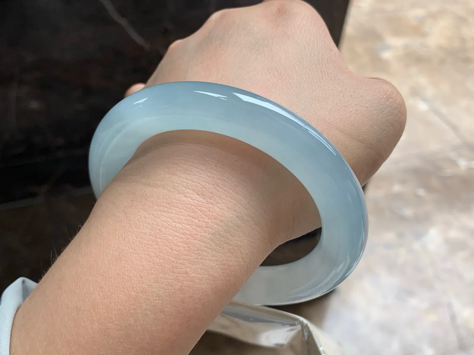 58.5-12.3

冰蓝圆条手镯^_^种水好