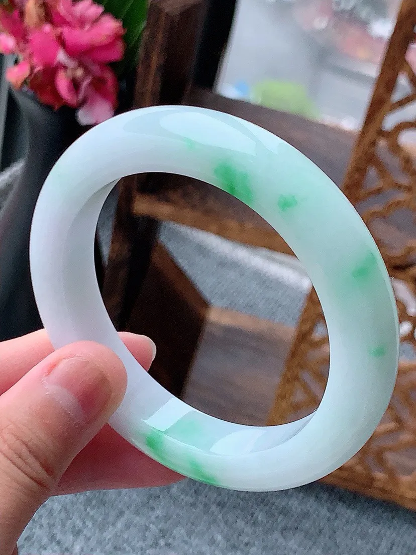 a货翡翠老坑白底青飘阳绿厚装正装正圈手镯56-57圈口  尺寸56.3×11.7×9.6mm 重量6