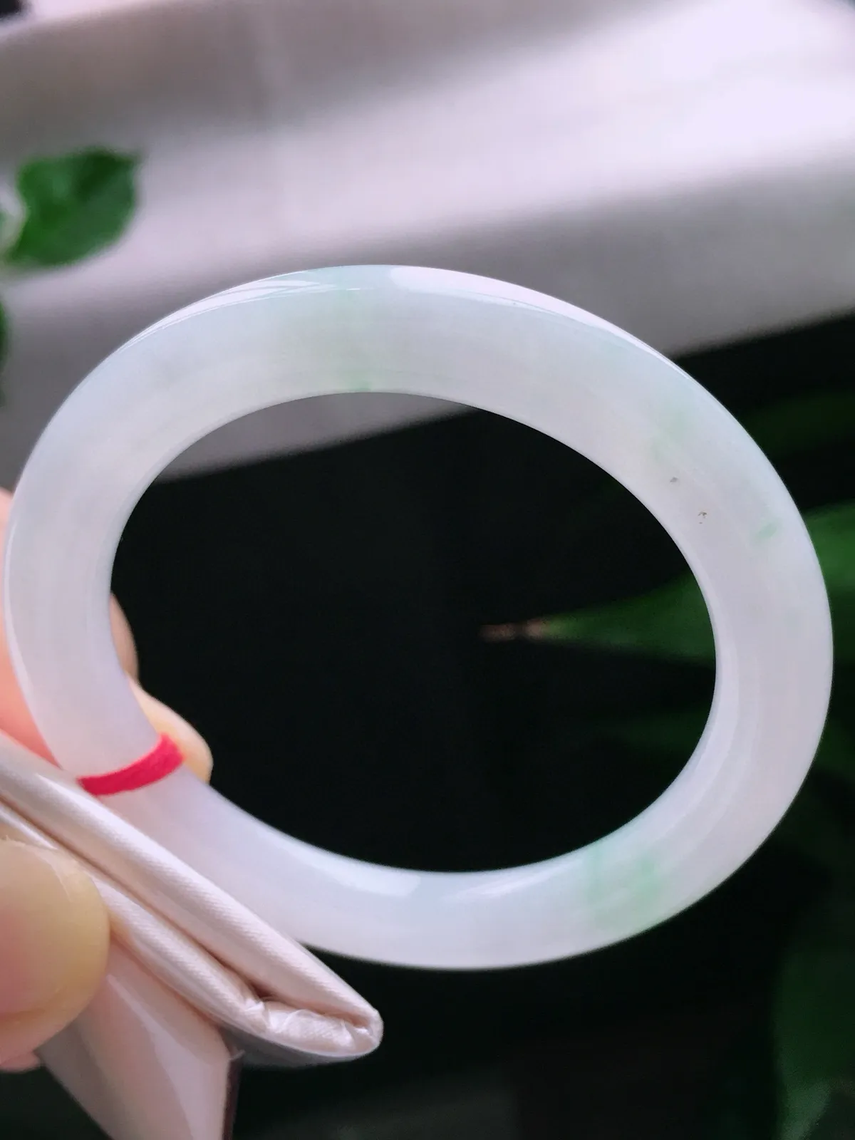 圈口53，圆条手镯，小圈口，飘花，玉质水润，尺寸53-8.3-9.2mm