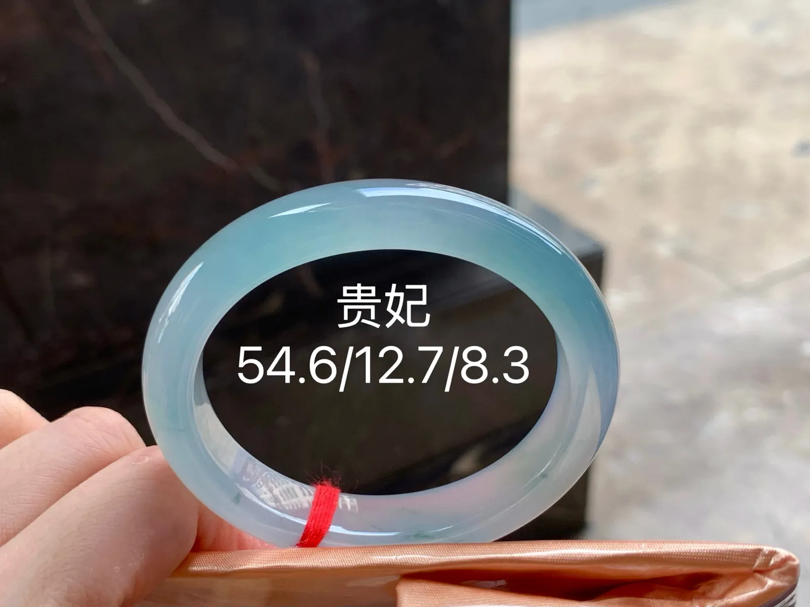 冰晴贵妃镯
清爽54.6/12.7/8.3mm
