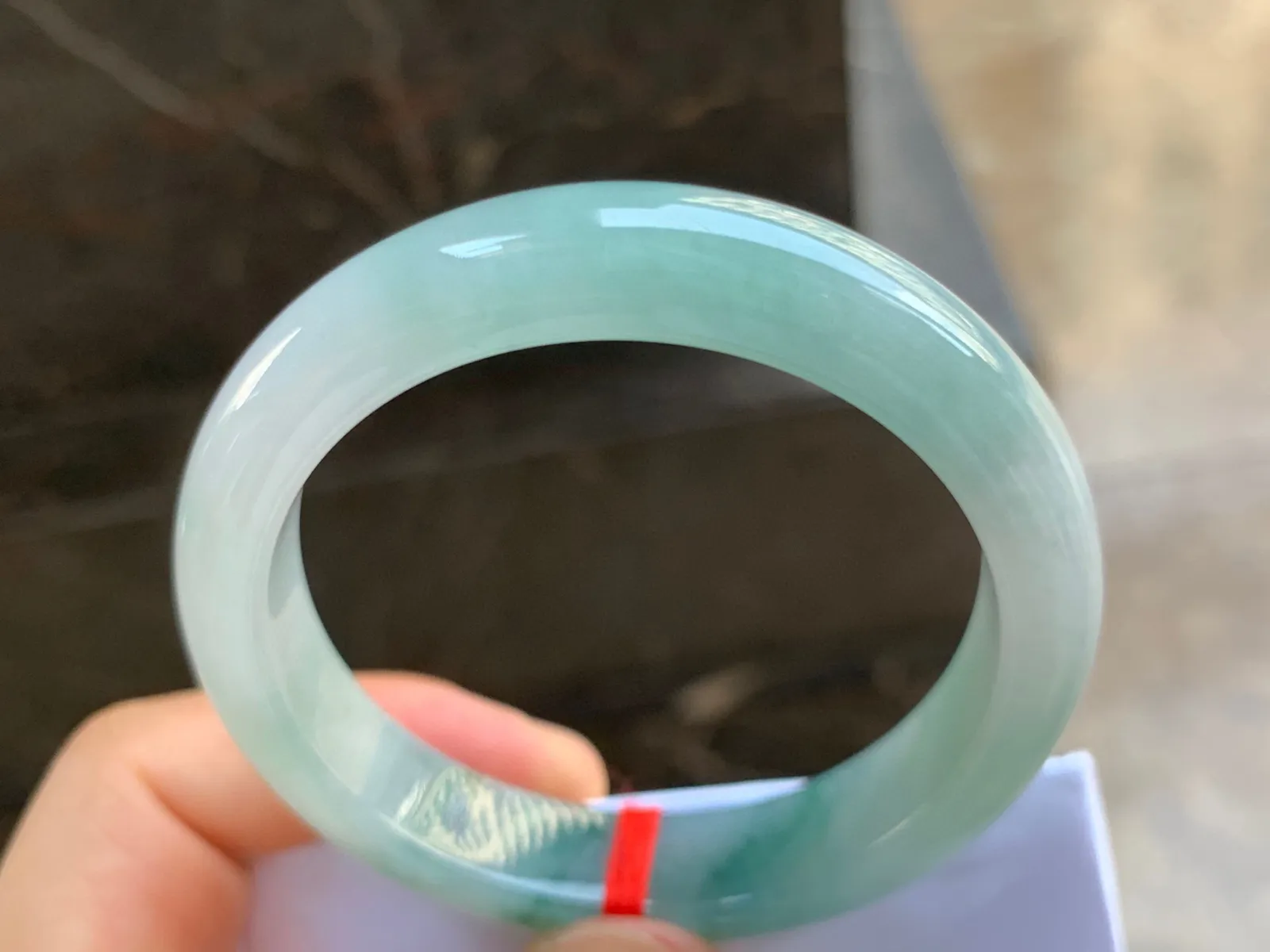 50-11.5-7.5mm
飘花手镯 底子细腻 花色素雅