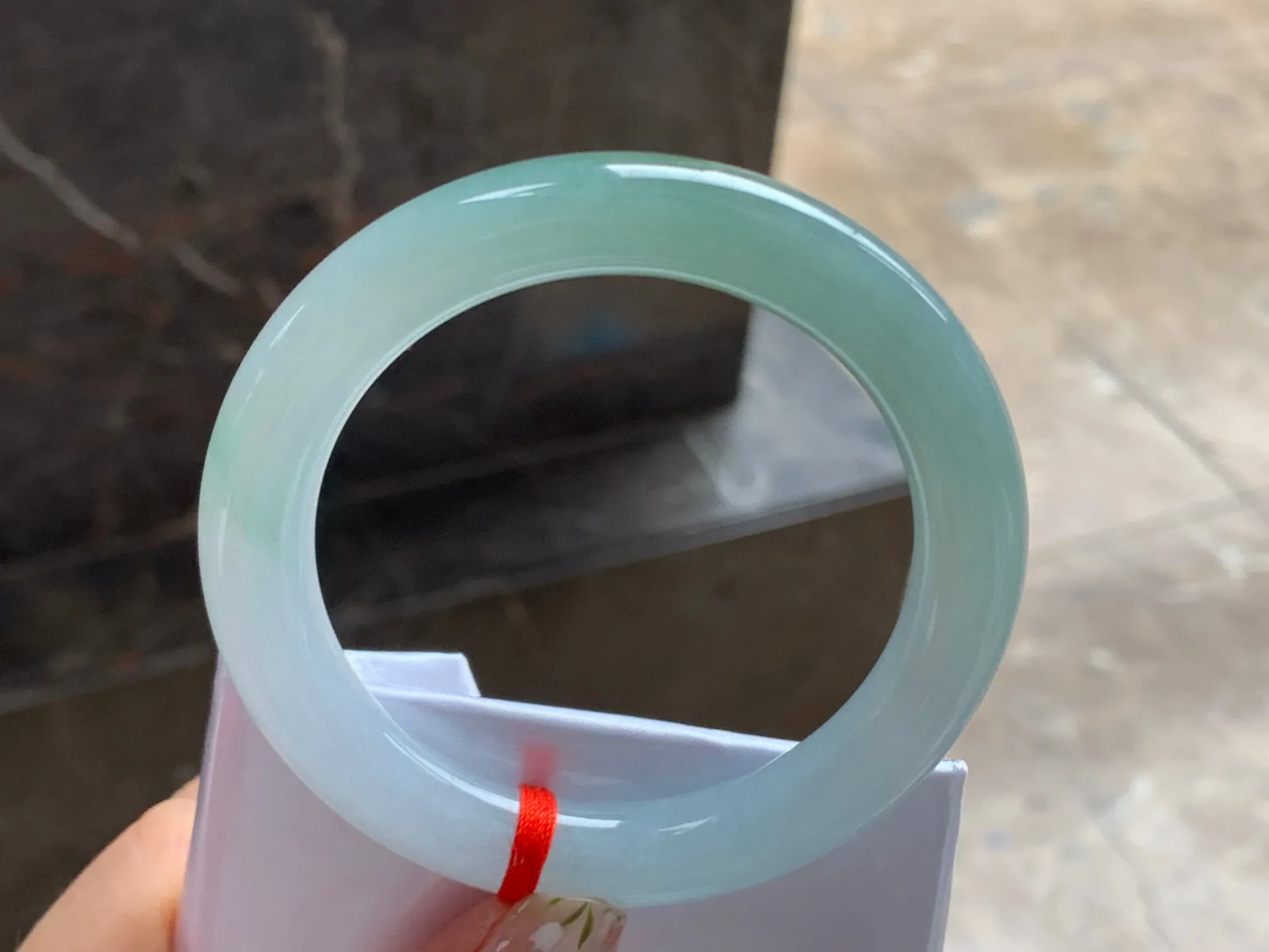 53.5-10

黄翡圆条手镯^_^玉质温润 种水足