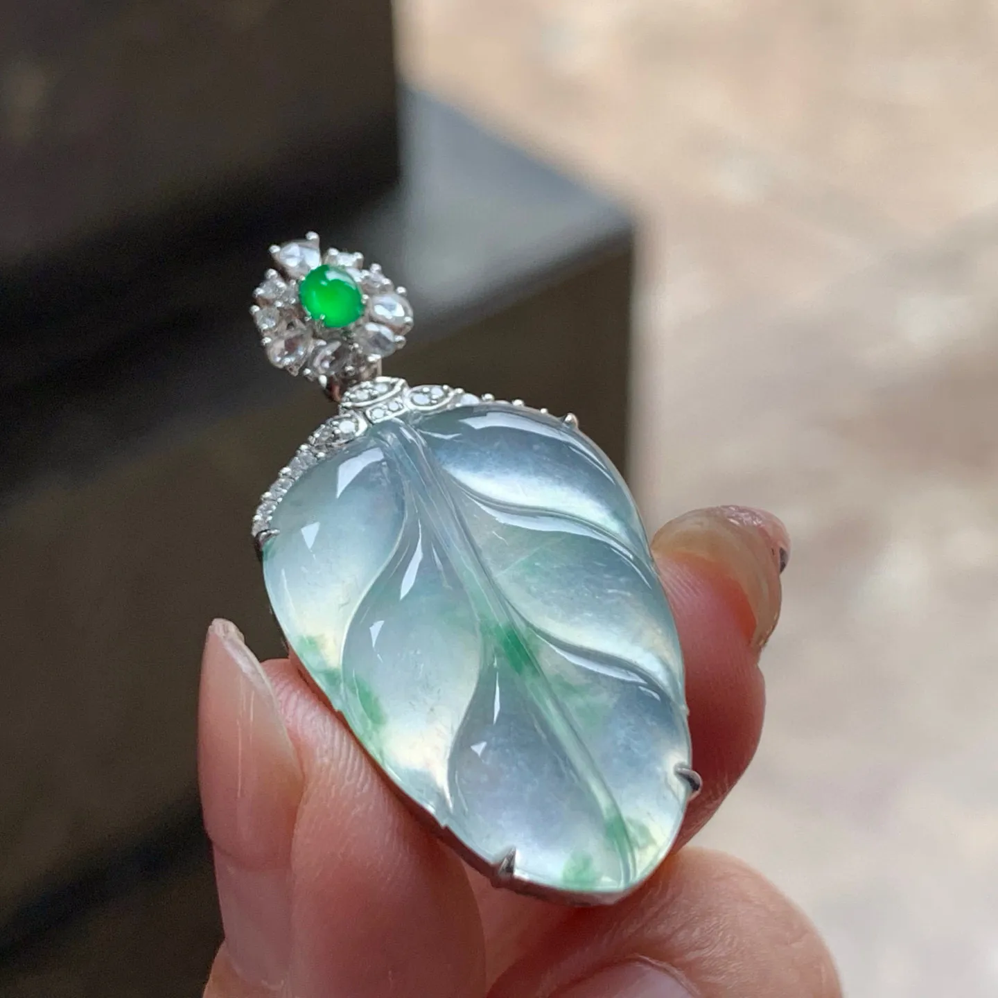 冰种飘花玉叶
真金镶嵌 精致