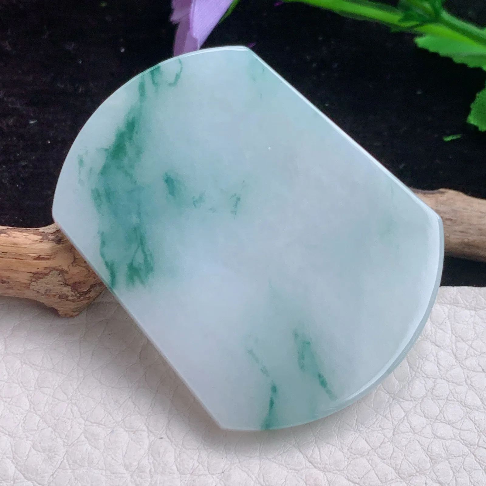 Zen实拍55*43*4.8精雕飘蓝花水润无事牌 翡翠素面牌玉坠 玉挂件