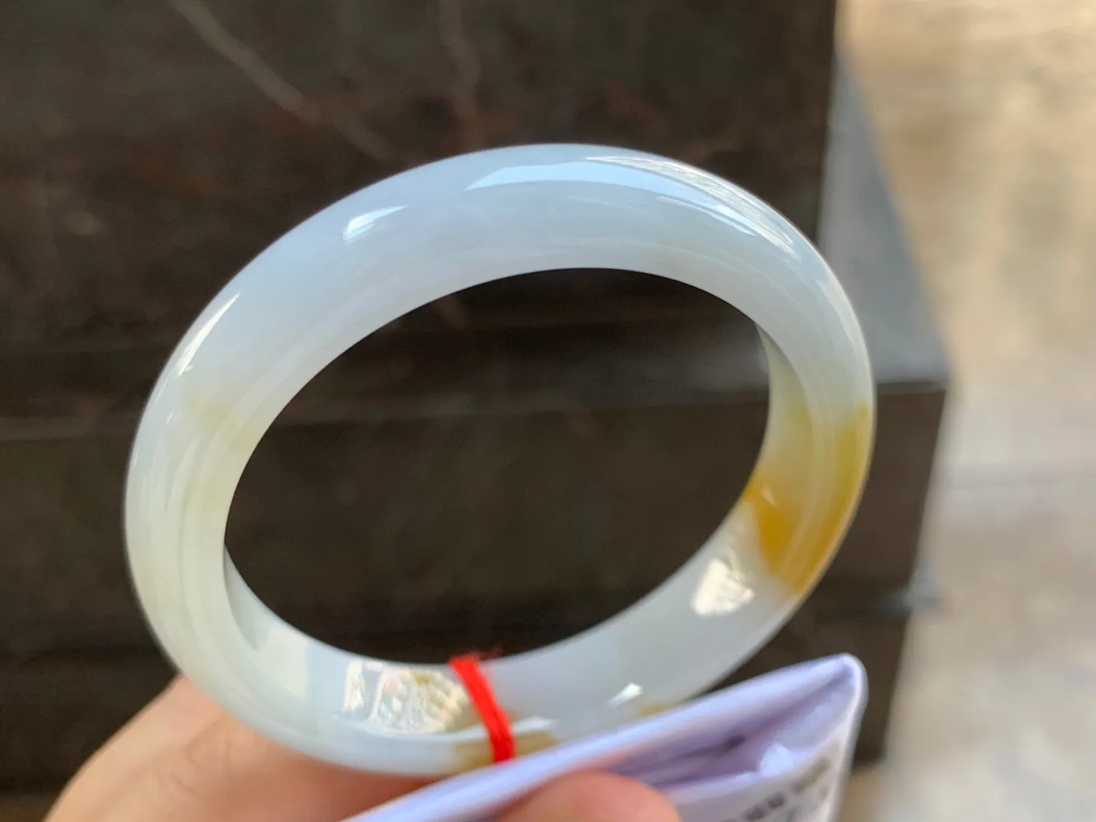 55-11-8mm
黄翡手镯 底子细腻 颜色艳丽