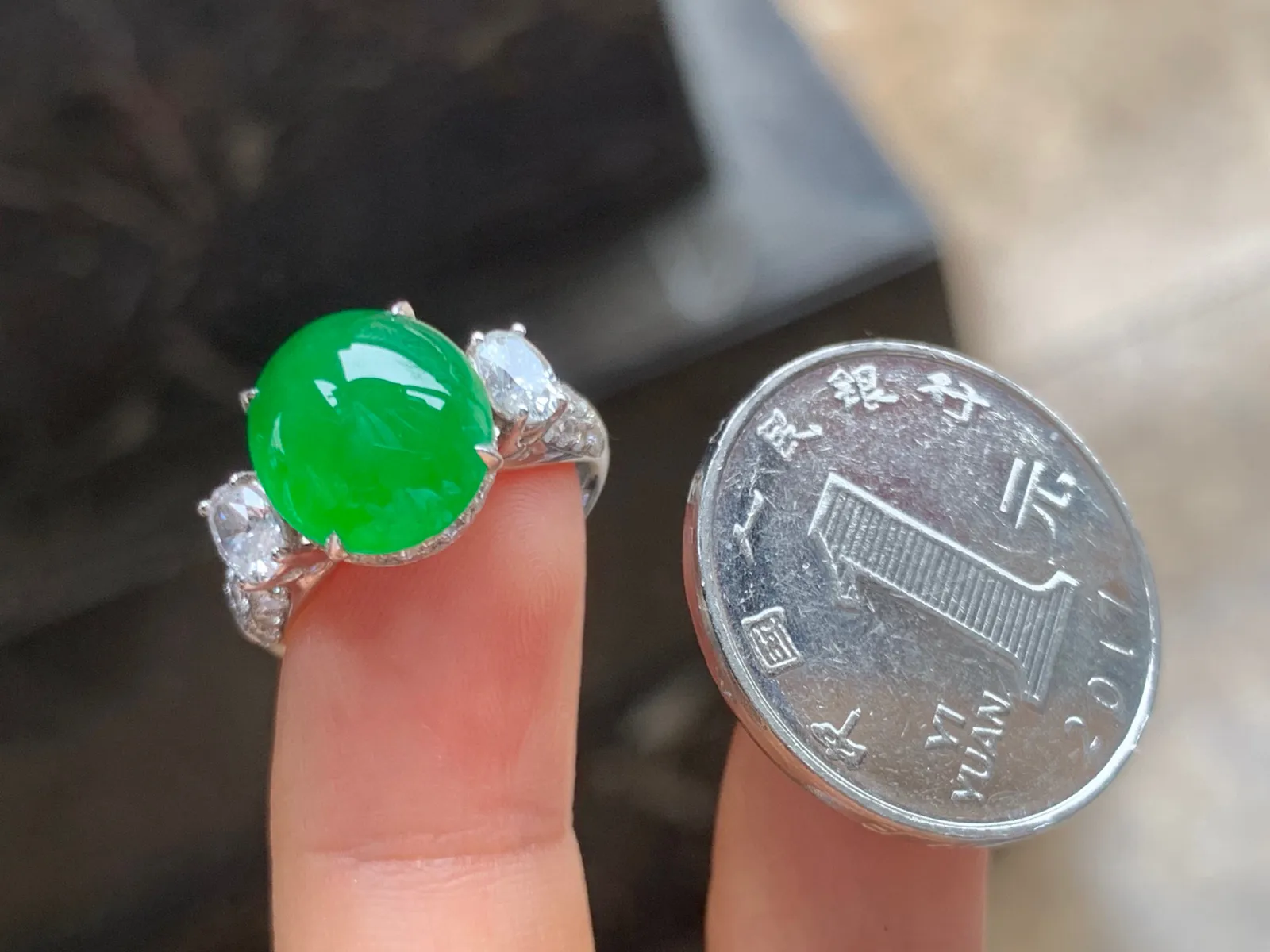 满色戒指 种水色俱佳  饱满 18K金镶嵌 佩戴大气