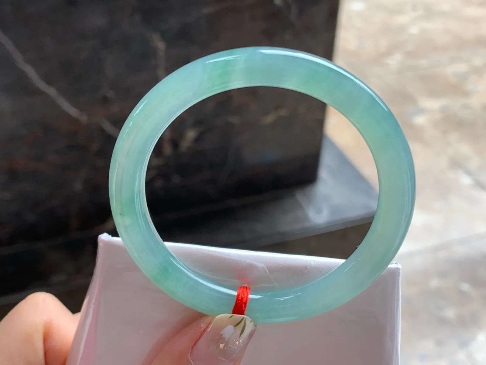 52-7.7

冰蓝圆条手镯^_^种水足 鲜艳