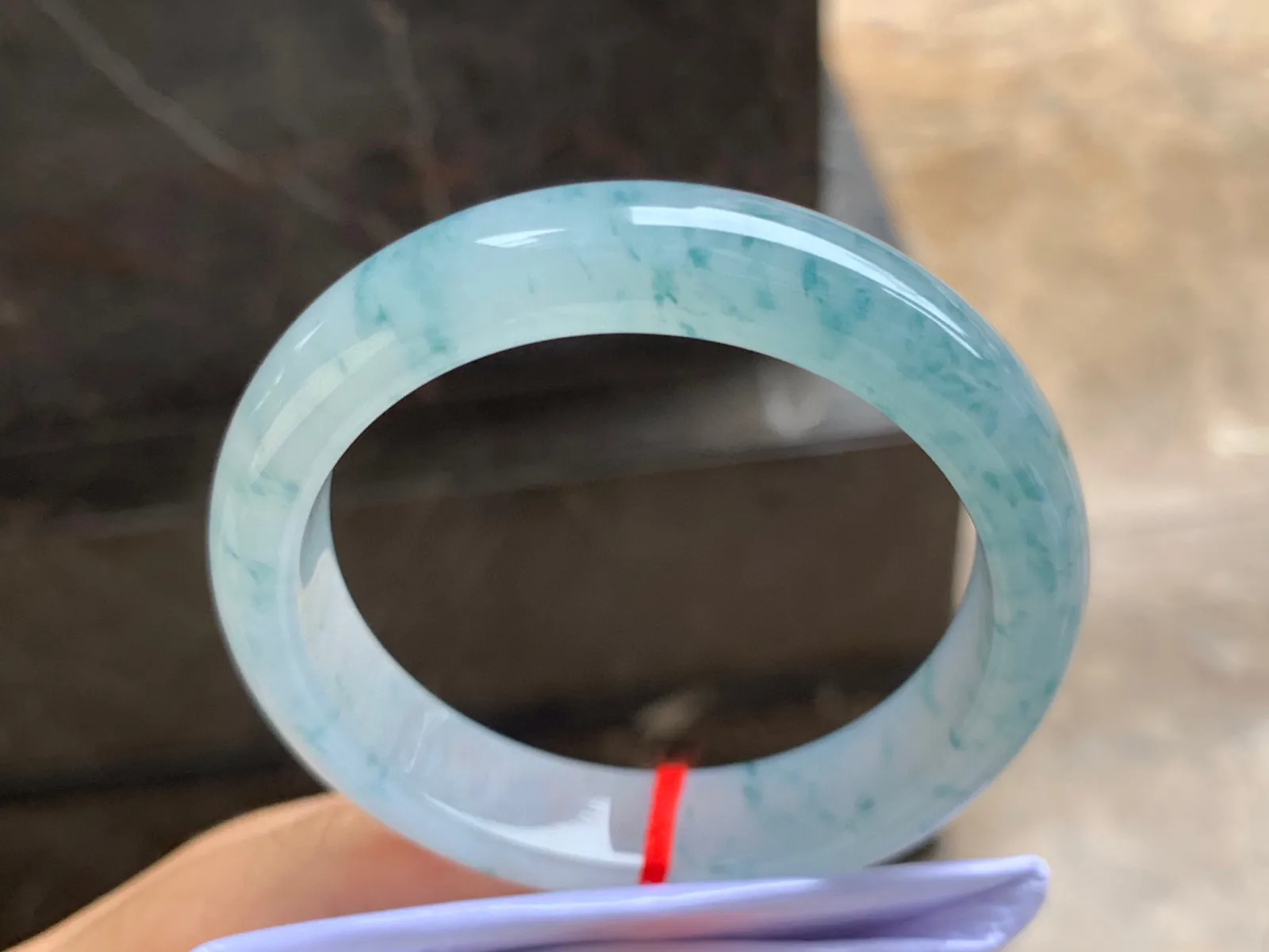 54.5-12.5-8mm
冰种飘花手镯 冰透水润 碎花点缀