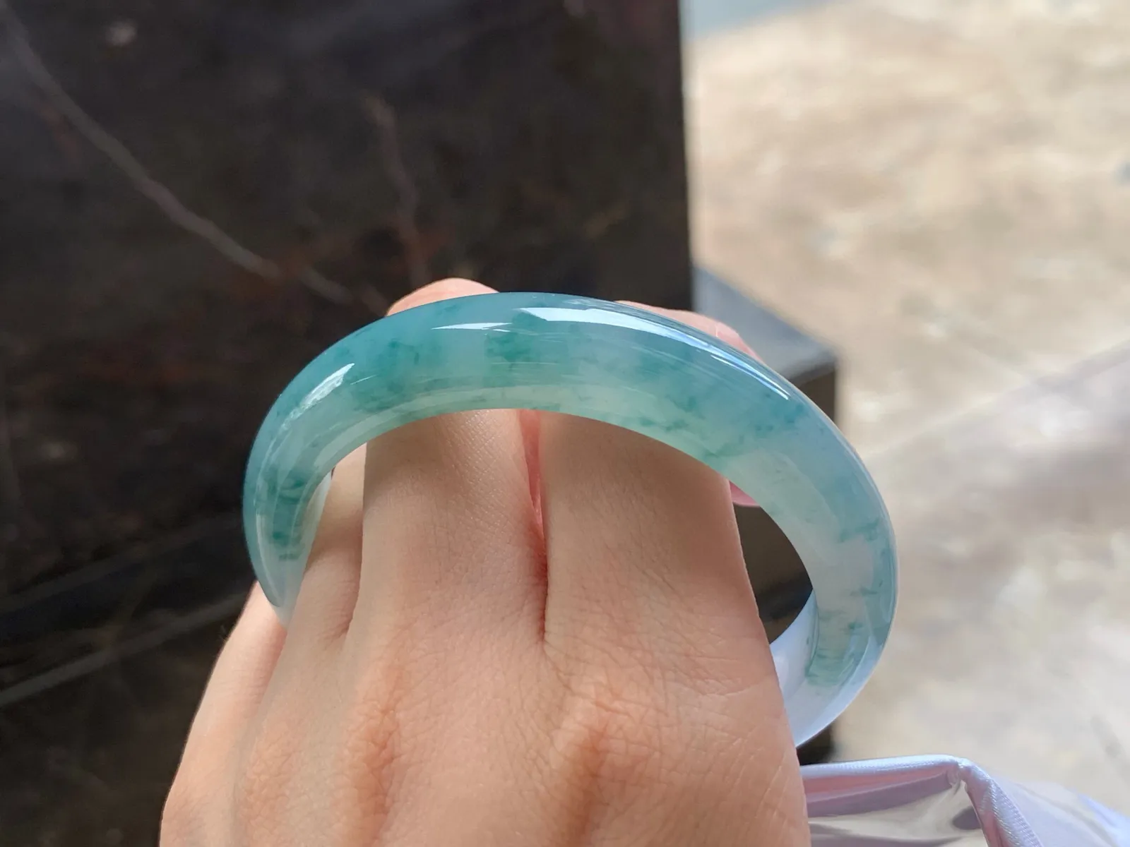 冰飘花手镯
水润56.6/12.5/8mm