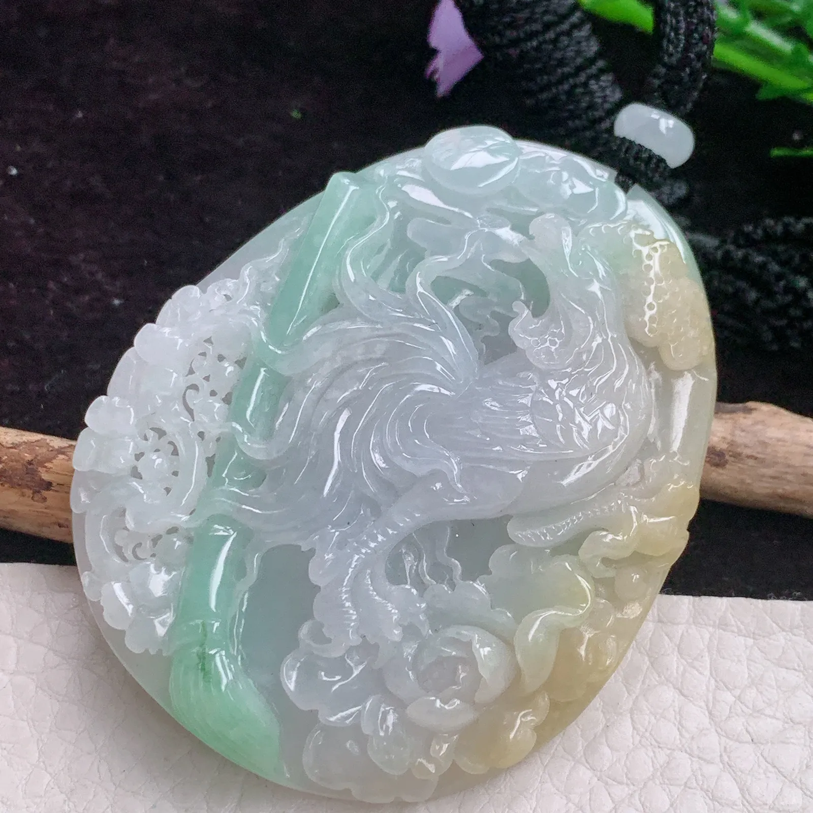 mut实拍64.5*52.8*12老坑精雕胶感三彩母仪天下玉吊坠 翡翠凤牌玉挂件