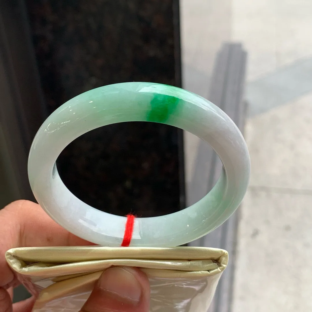正圈冰糯阳绿 一丝牛毛纹 尺寸:53.8/11.9/7.9 色好