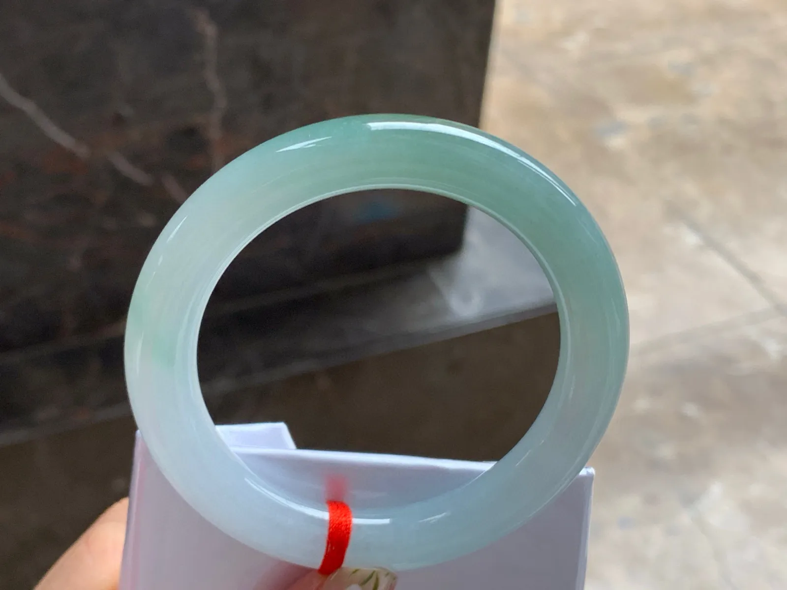 53.5-10

黄翡圆条手镯^_^玉质温润 种水足