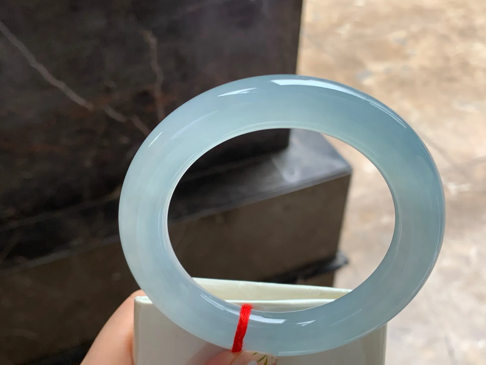 58.5-12.3

冰蓝圆条手镯^_^种水好