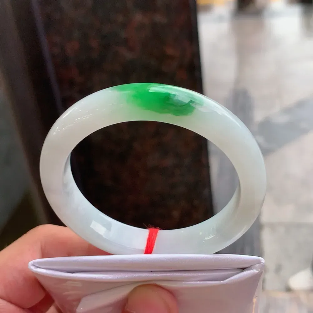正圈冰糯阳绿 无瑕 尺寸:53.6/11/8 色阳