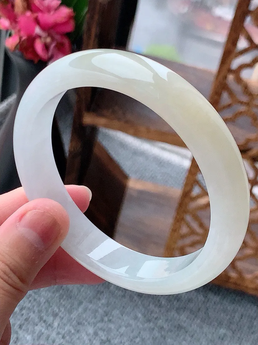 a货翡翠老坑飘黄翡正装正圈手镯60-61大圈口  尺寸60.3×12.6×7.7mm 重量62.45g 0614