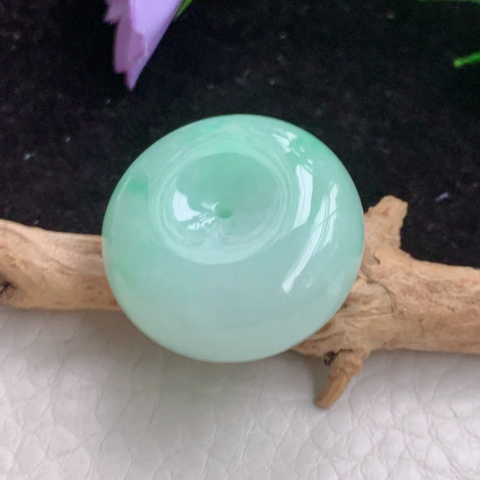 lck实拍26*12老坑精雕飘绿清新面包扣 翡翠平安扣玉吊坠 玉挂件