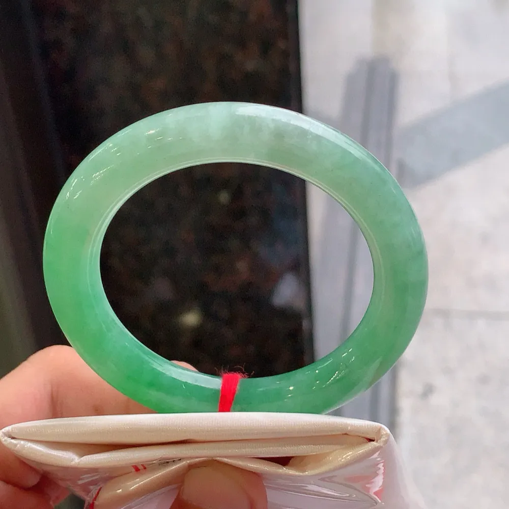圆条一大节冰阳绿 无瑕 尺寸:53.1/10.2 种色俱佳️️