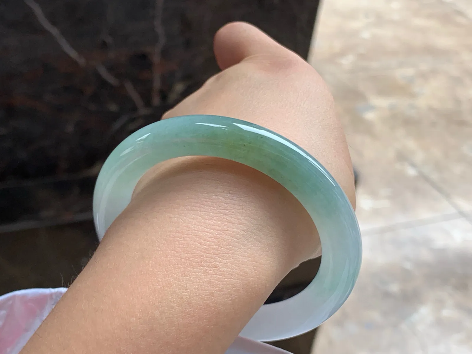 53.5-10

黄翡圆条手镯^_^玉质温润 种水足
