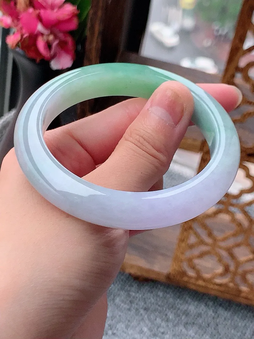 a货翡翠老坑春彩紫罗兰飘绿正装正圈手镯55-56圈口  尺寸55.5×10.8×8.5mm 重量55.85g 0614