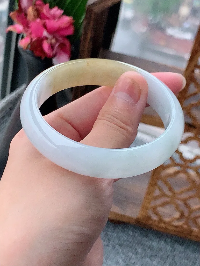 a货翡翠老坑飘黄翡正装正圈手镯55-56圈口 尺寸55.8×13.2×6.2mm 重量48.55g 0614