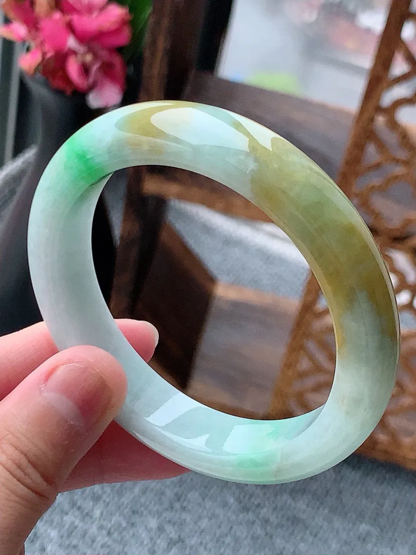 a货翡翠老坑黄加绿双彩正装正圈手镯56-57圈口  尺寸56×12.7×8.8mm 重量62.83g 0614