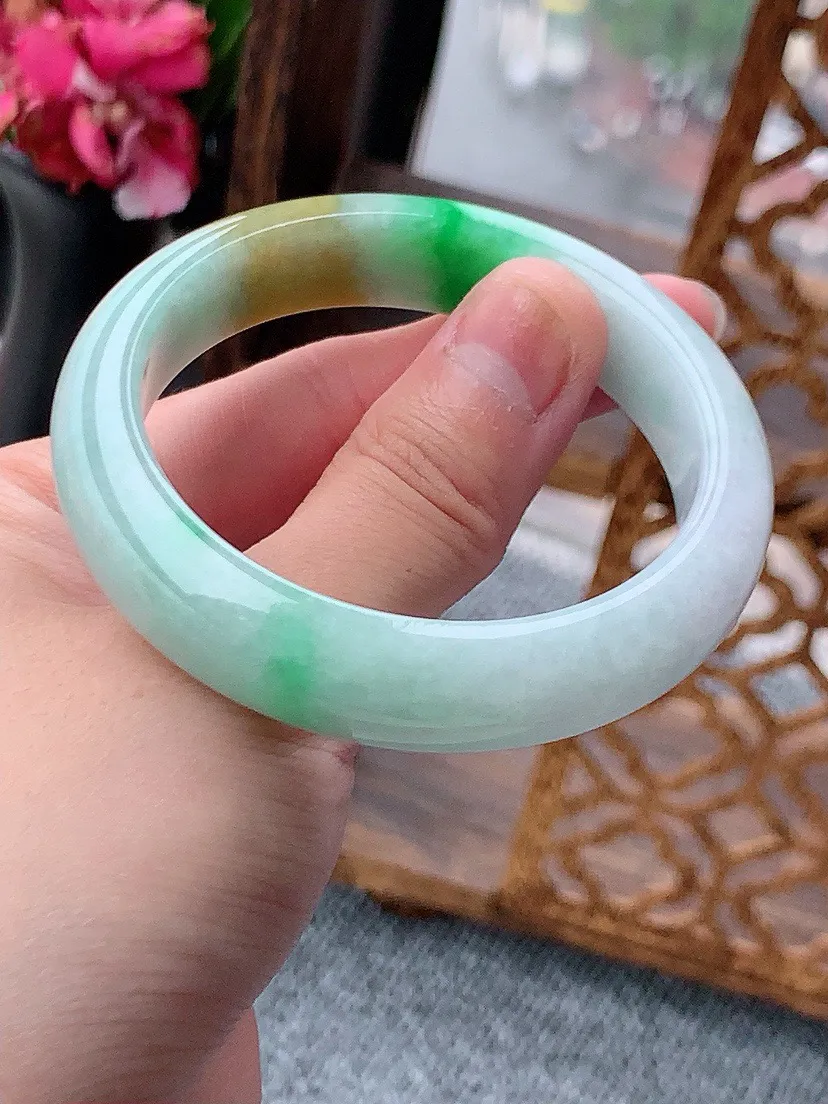 a货翡翠老坑黄加绿双彩正装正圈手镯51-52小圈口  尺寸51.8×12.4×7.6mm 重量51.40g 0614