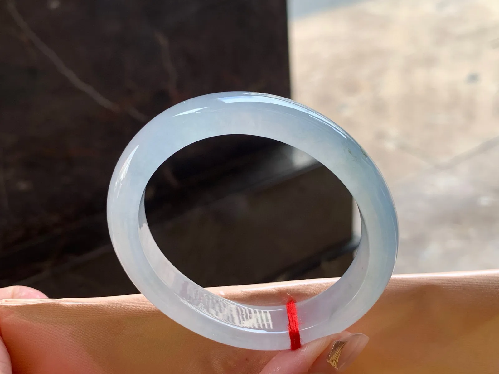 冰种贵妃镯
种老水足 54.5/12.6/7.8mm