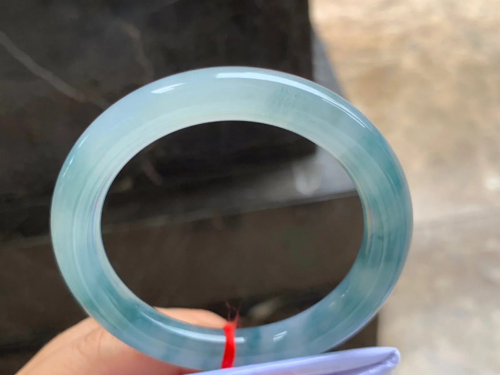 53-9.5mm
冰种飘花圆条手镯 水润蓝花 一处纹  不扣手 最后一图可见