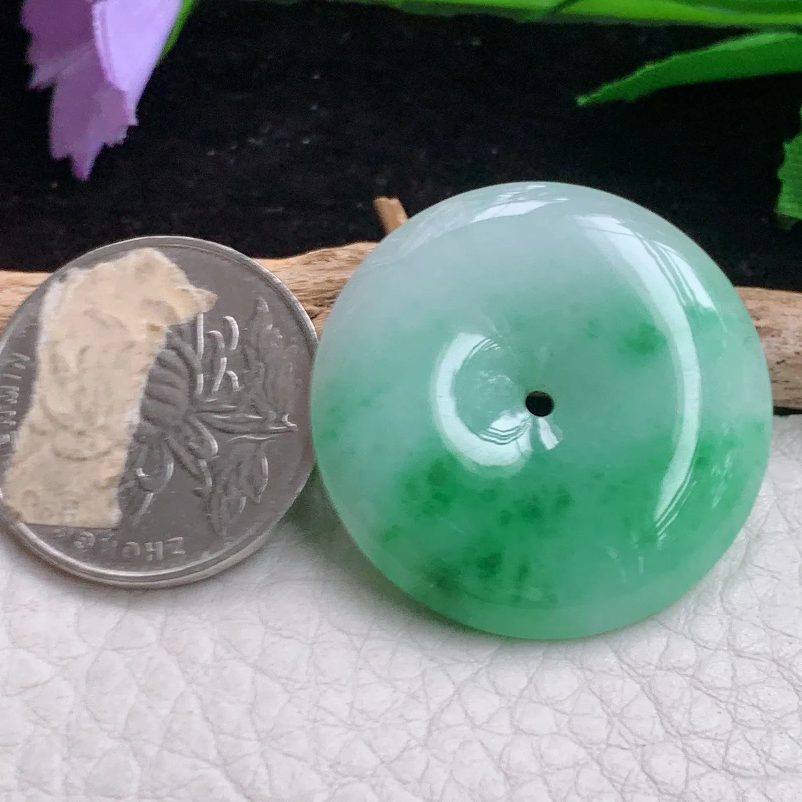 lck实拍31*5.8老坑精雕飘花清新大平安扣 翡翠平安扣玉吊坠 现在玉挂件