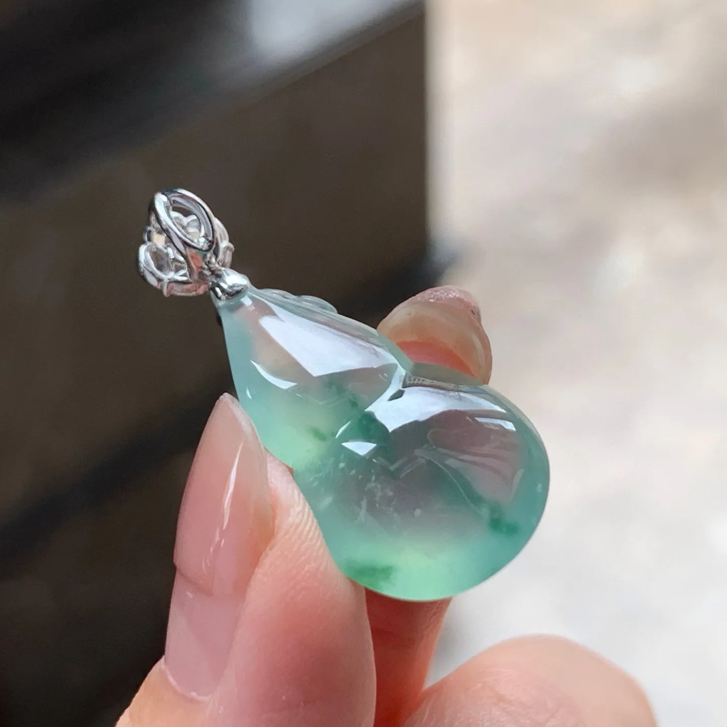 冰种飘花葫芦
清爽 金扣