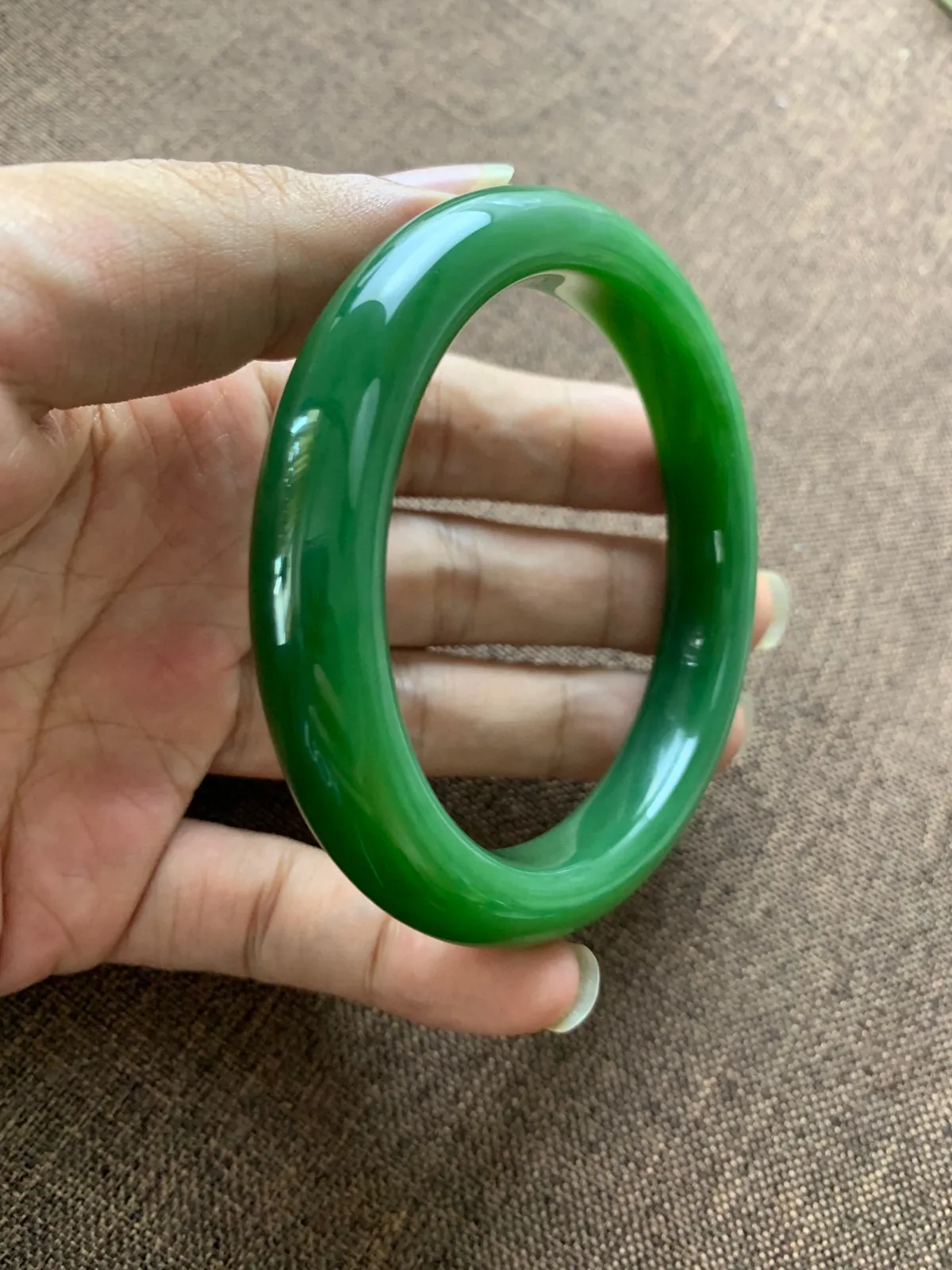 珍藏品，和田玉碧玉60圈口阳绿色手镯，佩戴高端典雅，颜色好，品质好