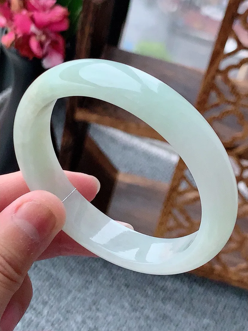 a货翡翠老坑贵妃手镯56-57圈口  尺寸56.5×50×13×7.5mm 重量53.60g 061