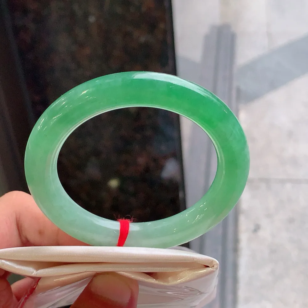 圆条一大节冰阳绿 无瑕 尺寸:53.1/10.2 种色俱佳️️