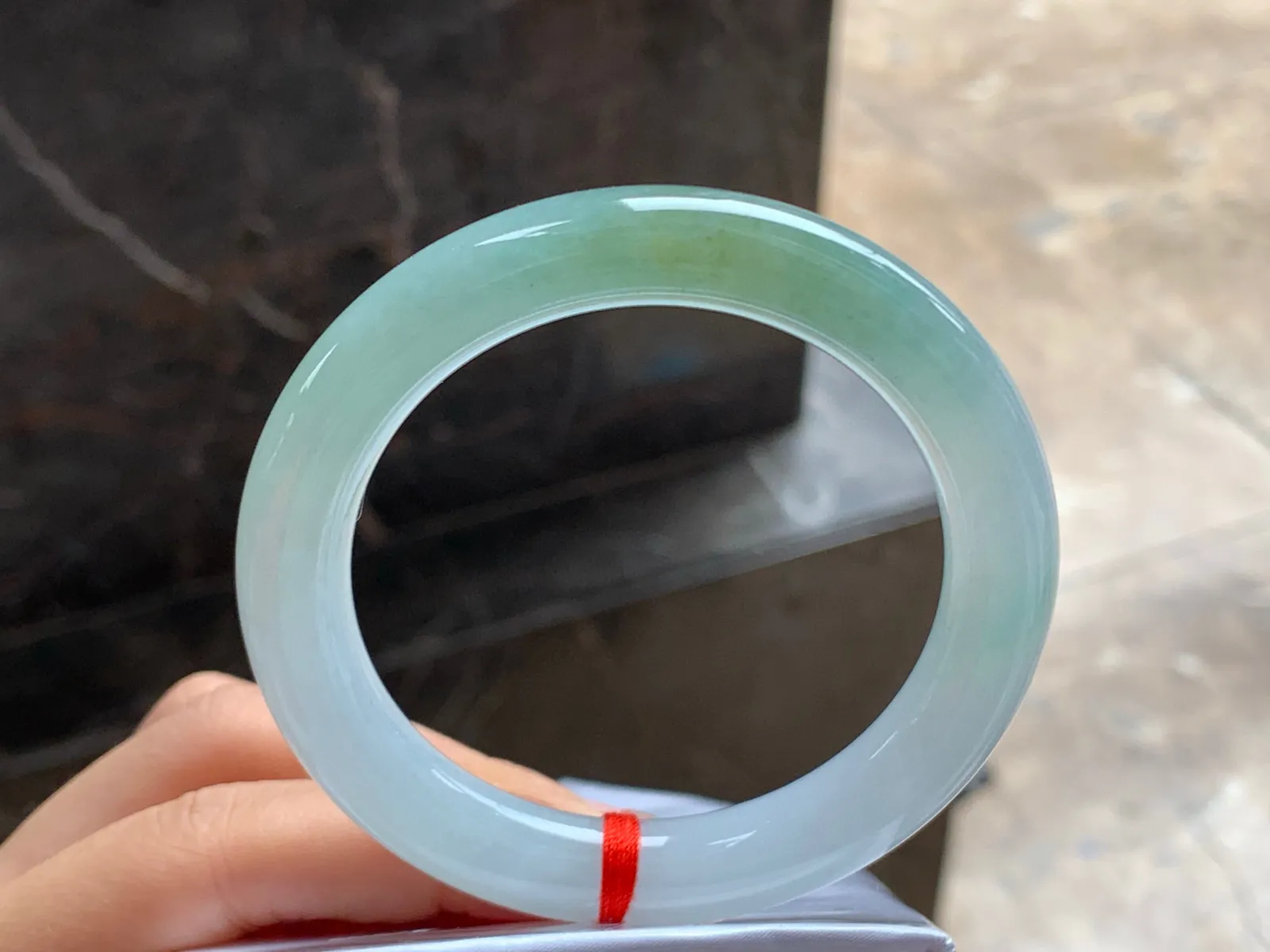 53.5-10

黄翡圆条手镯^_^玉质温润 种水足