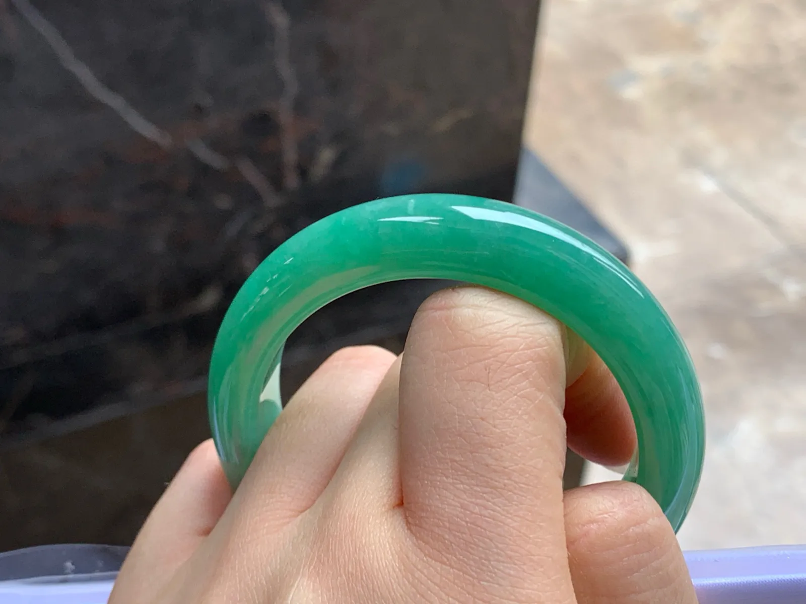 51-12.3-8.5

辣绿色手镯^_^颜色浓郁 鲜艳