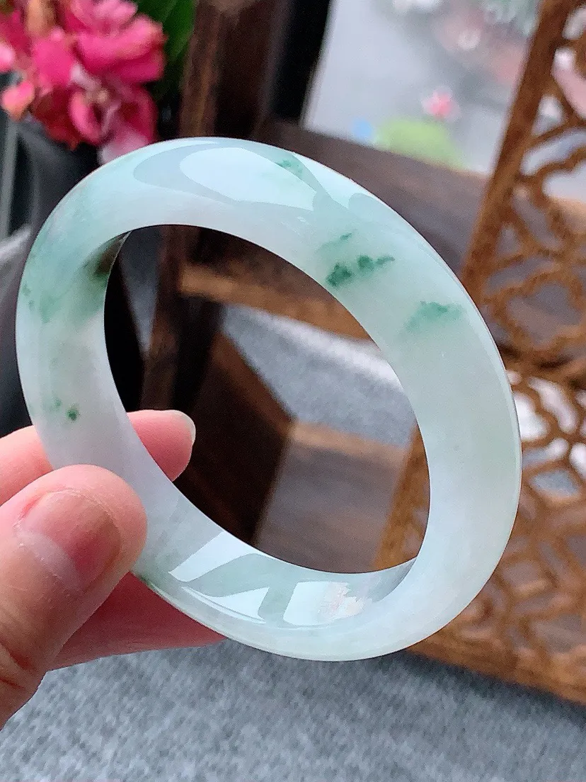 a货翡翠老坑飘花正装正圈手镯52-53小圈口  尺寸52×12.8×7.7mm 重量50.62g 0614
