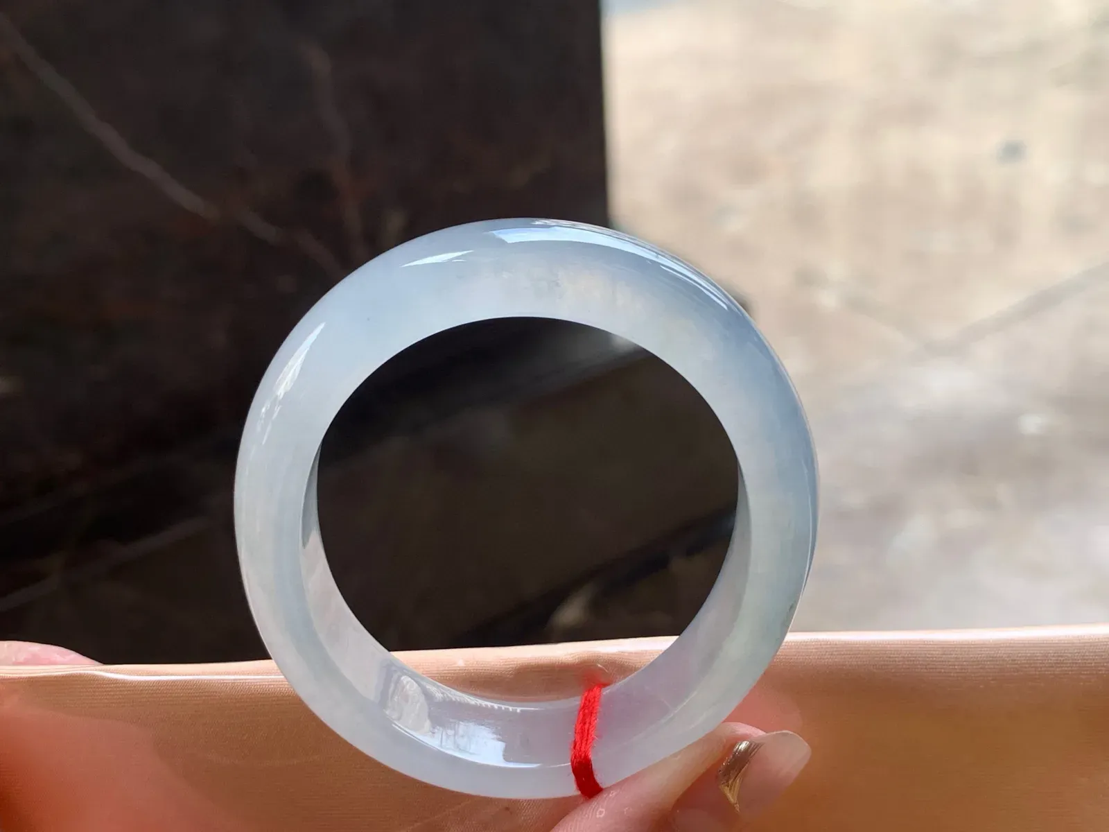 冰种贵妃镯
种老水足 54.5/12.6/7.8mm