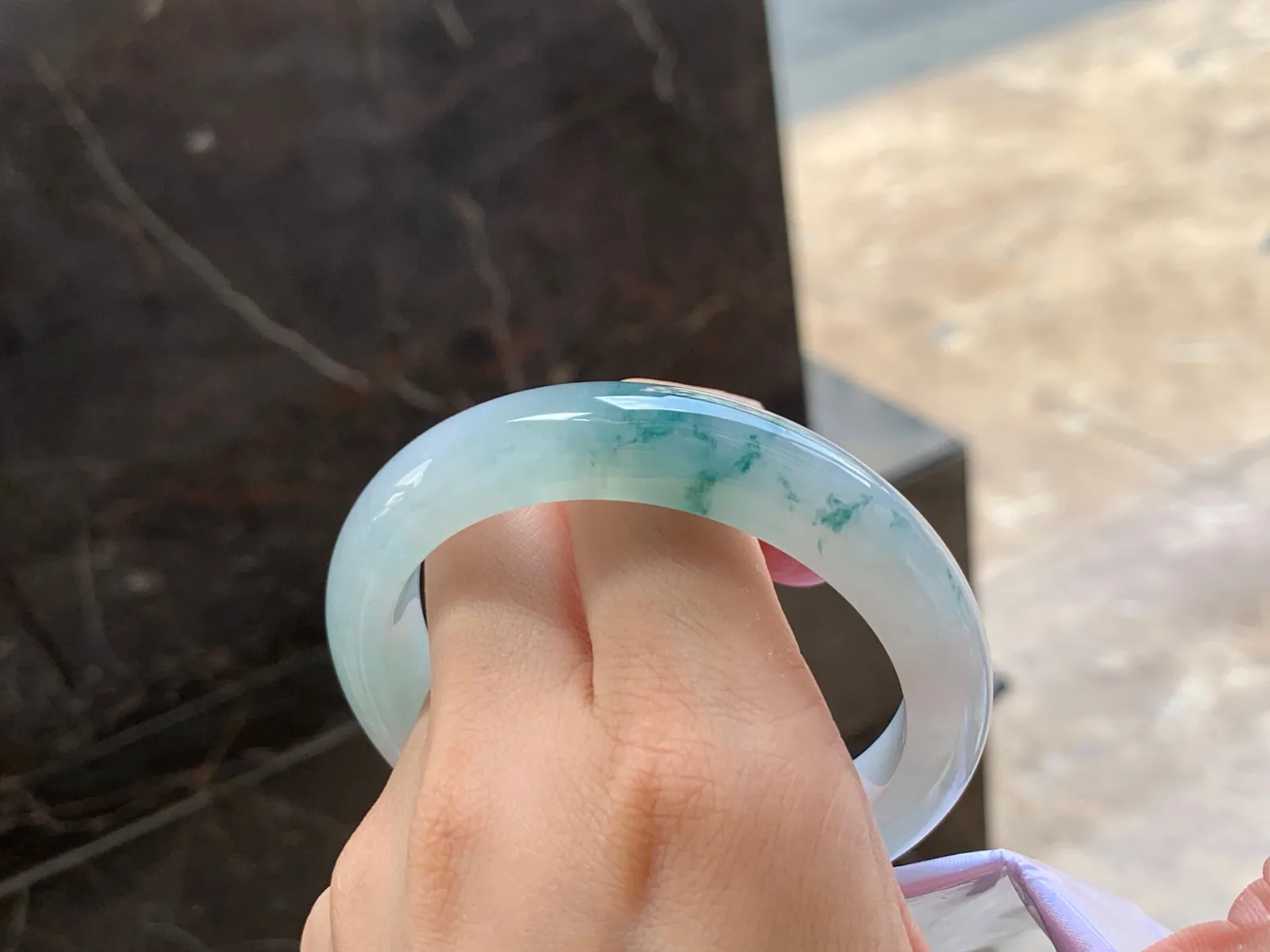 飘花手镯
清爽57.2/12.6/8.6mm