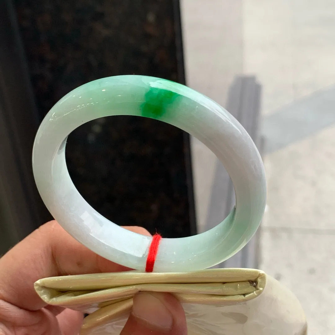 正圈冰糯阳绿 一丝牛毛纹 尺寸:53.8/11.9/7.9 色好