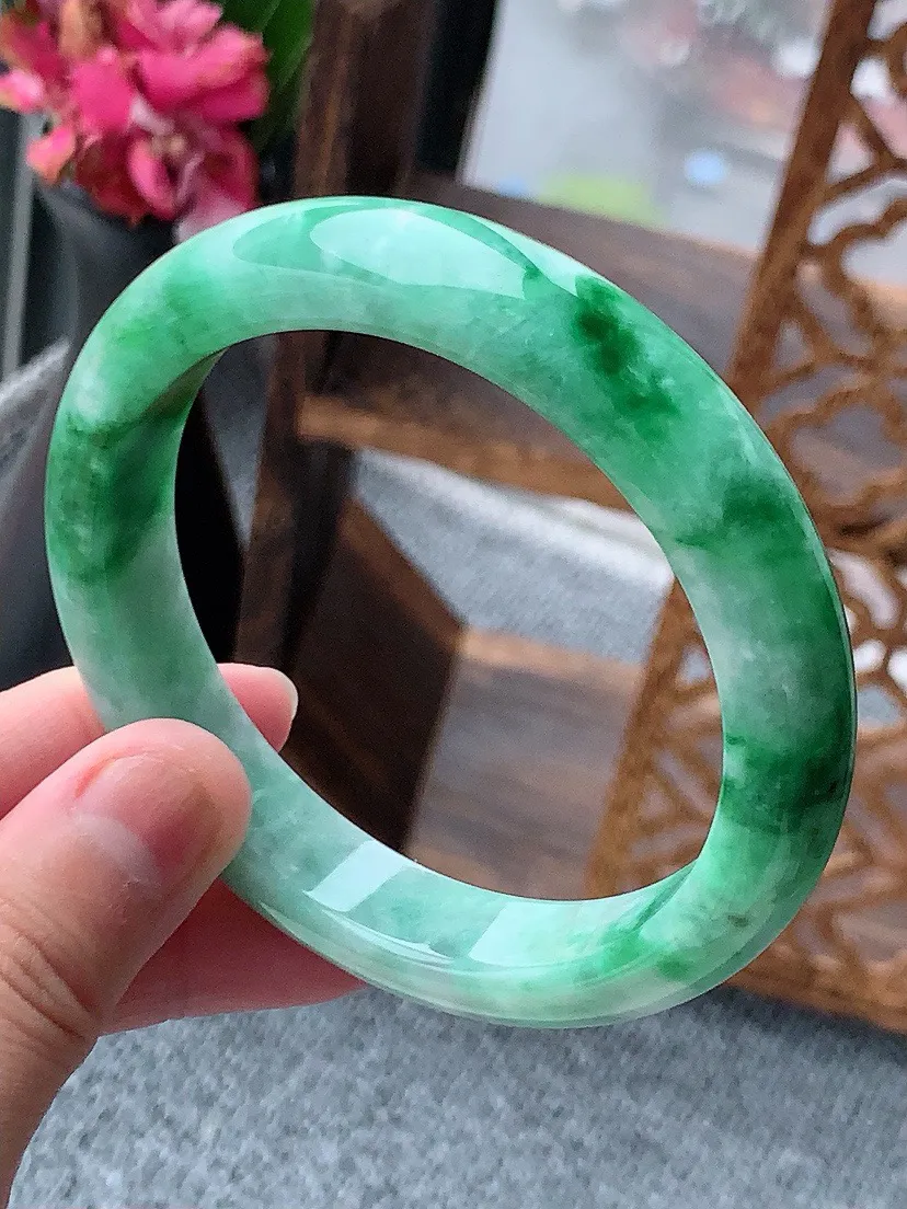 a货翡翠老坑飘绿正装正圈手镯58-59圈口 尺寸58.8×12×8.5mm 重量61.85g 0614
